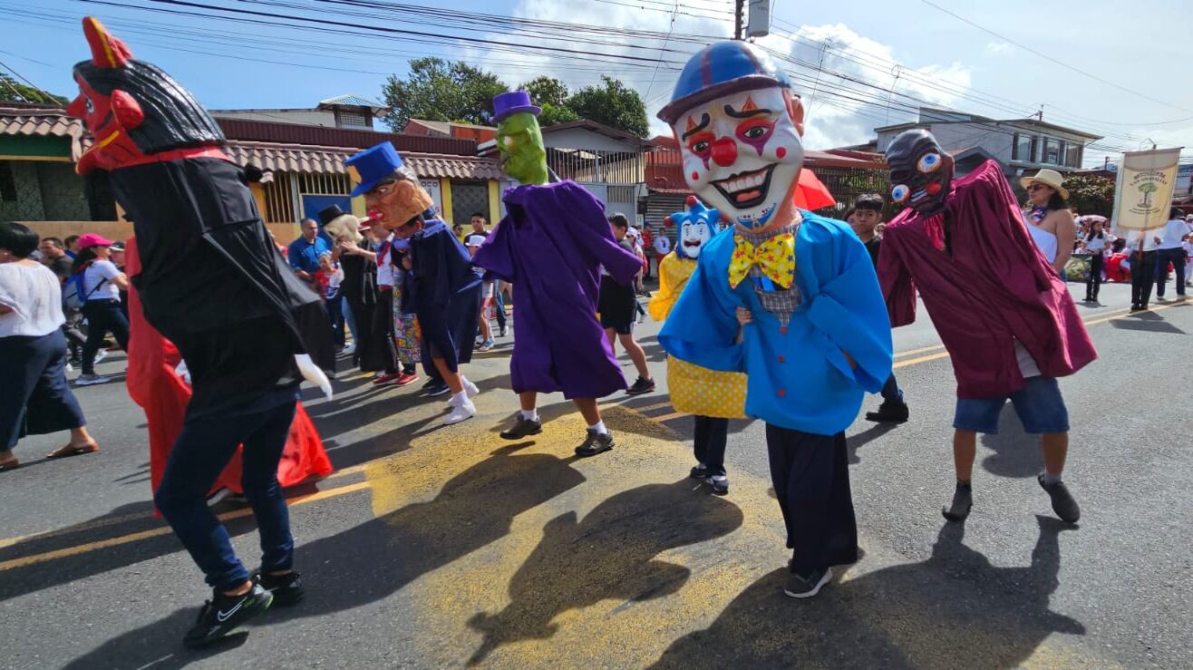 Desfile del 15 de setiembre en Desamparados