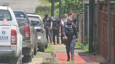 Carro se volcó tras persecución policial en Nicoya y dejó al descubierto un muerto y un herido de bala