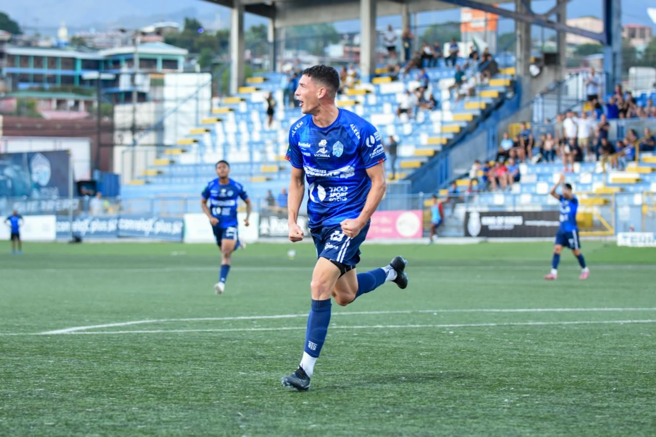 Pérez Zeledón derrotó 3-1 a San Carlos.