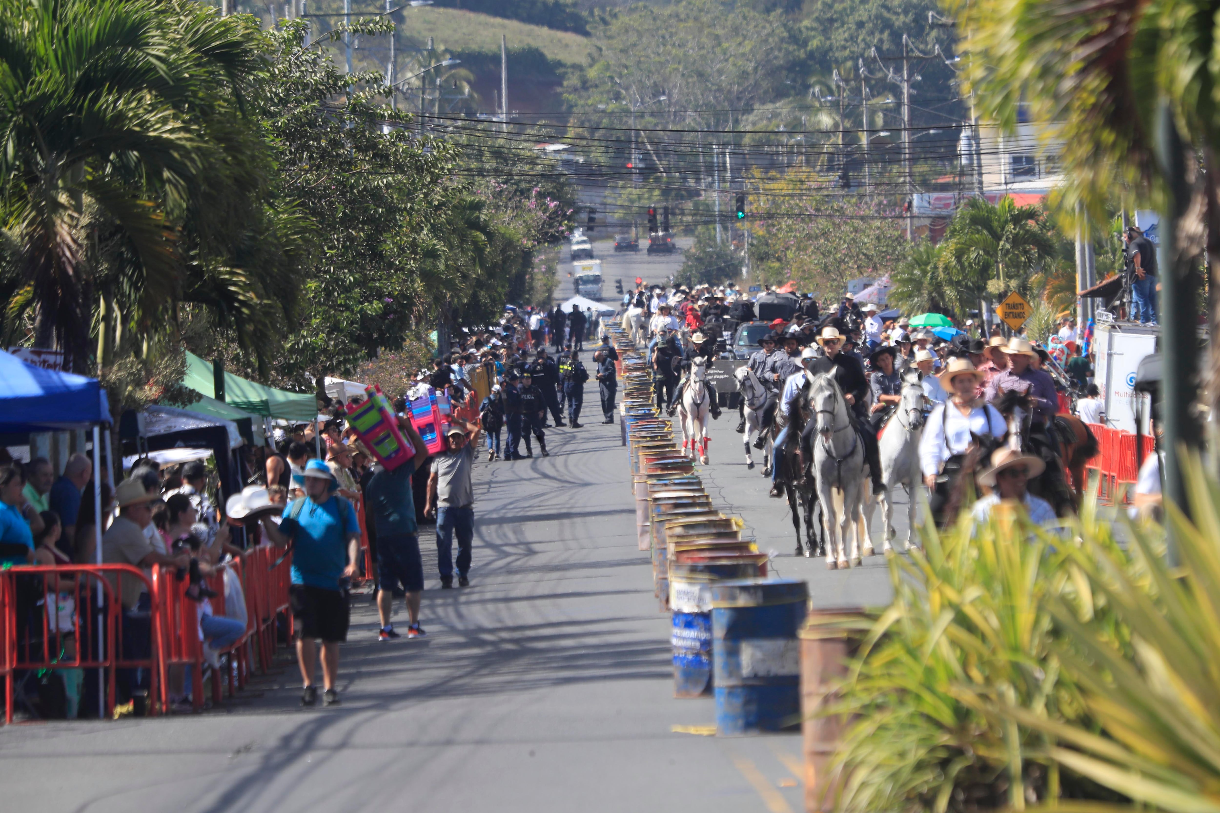 18/01/2024     Palmares. Con una muy escasa concurrencia, tanto jinetes y caballos como de espectadores, se realizó este jueves el tradicional tope con el que inician oficialmente las fiestas cívicas en este cantón alajuelense. Además de los caballistas, destacó la presencia de reconocidas figuras de la política, el deporte y la farándula.