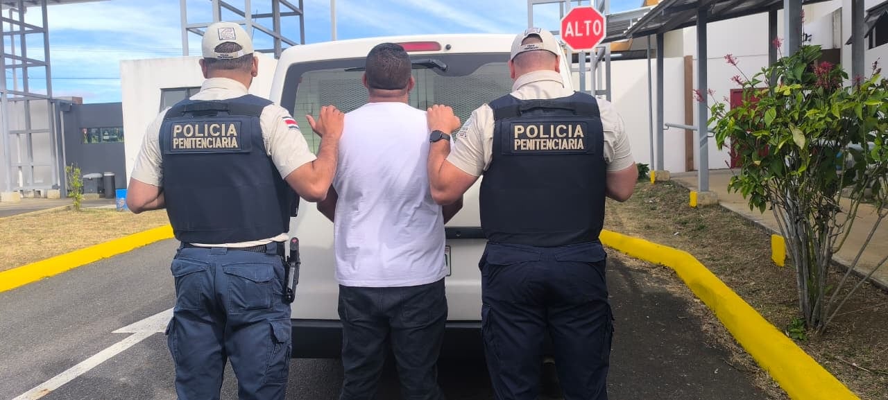 Tres funcionarios de Justicia fueron detenidos por portar objetos prohibidos en prisión.