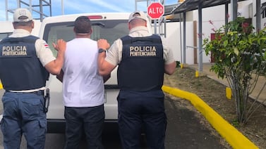 Psicólogo terminó metido en grave problema por lo que le encontraron mientras trabaja en la cárcel