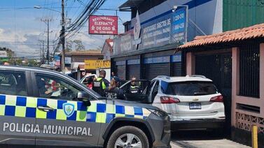 Chofer asesinado por sicarios en Desamparados andaba en carro con placas falsas