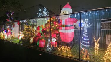 Vecino de Santo Domingo impresiona con curiosa colección navideña