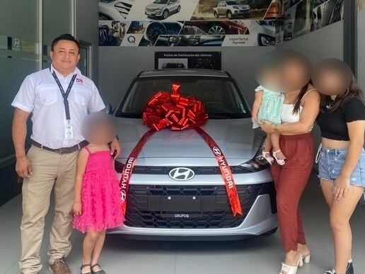 Jimmy publicó esta foto sobre la adquisición de su carro el pasado 3 de noviembre. Foto tomada de Facebook.