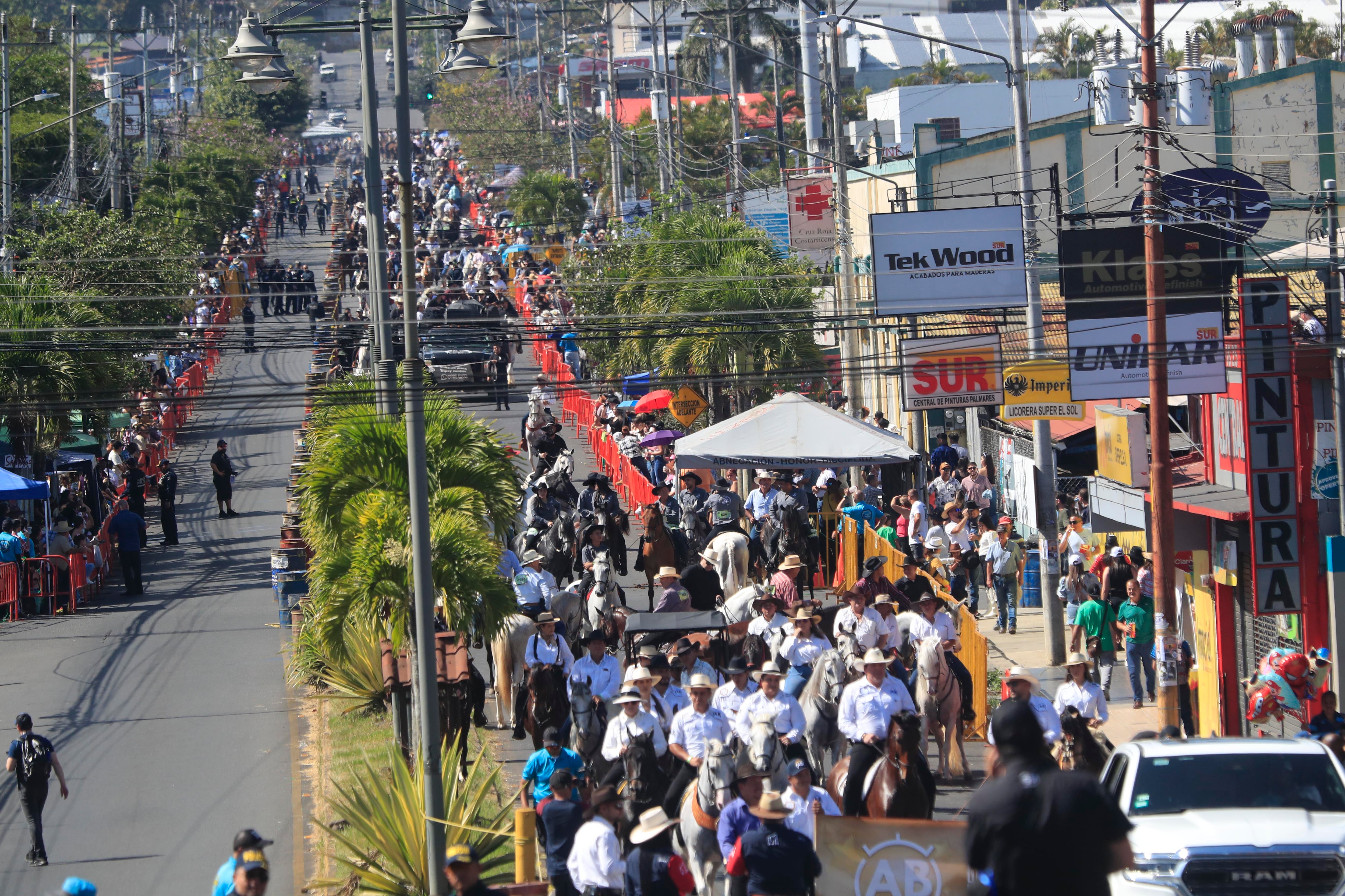 18/01/2024     Palmares. Con una muy escasa concurrencia, tanto jinetes y caballos como de espectadores, se realizó este jueves el tradicional tope con el que inician oficialmente las fiestas cívicas en este cantón alajuelense. Además de los caballistas, destacó la presencia de reconocidas figuras de la política, el deporte y la farándula.