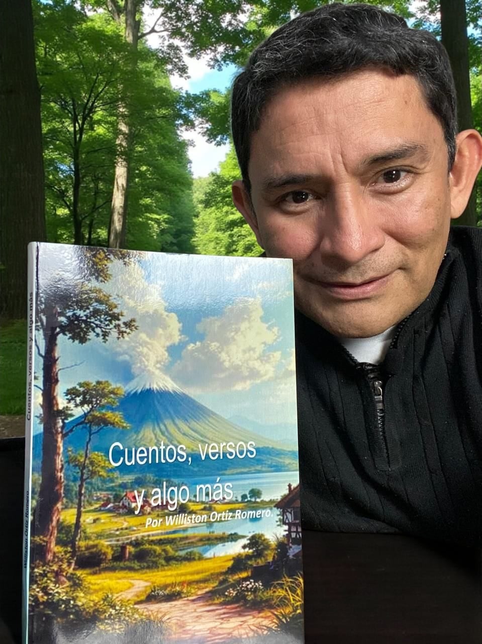 Winston Ortiz Romero salió de Masaya junto a sus padres en 1986, cuando la guerra en Nicaragua hacía temer que los niños fueran reclutados. Hoy es médico, estudia cuidados paliativos y encontró en la escritura otra forma de contar historias.