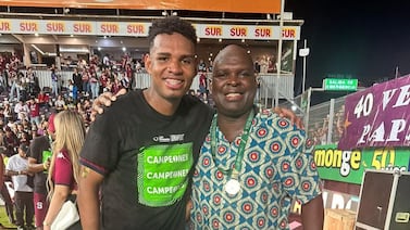 Orlando Sinclair rompe redes con Saprissa y su papá vibra con cada gol