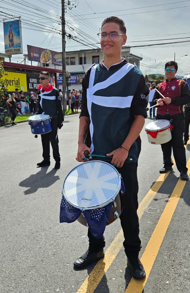 Desfile del 15 de setiembre en Desamparados