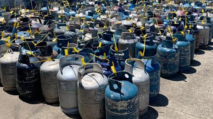 La Autoridad Reguladora de los Servicios Públicos (ARESEP) confirma oficialmente que destruyó 3.778 cilindros de aluminio que fueron usados por muchas familias que cocinan con gas y que estaban en mal estado, durante el primer trimestre de 2023