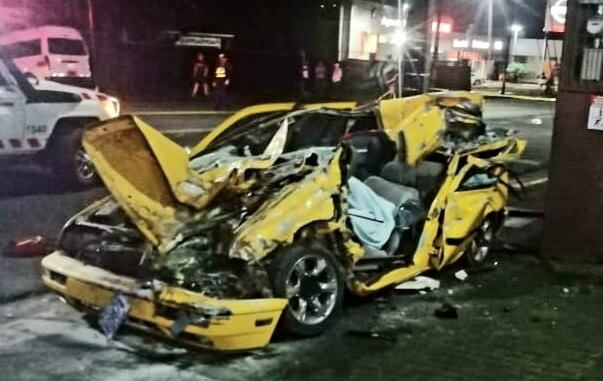 Guarda fallece al chocar su carro contra bus manejado por compañero de trabajo. Foto Edgar Chinchilla.
