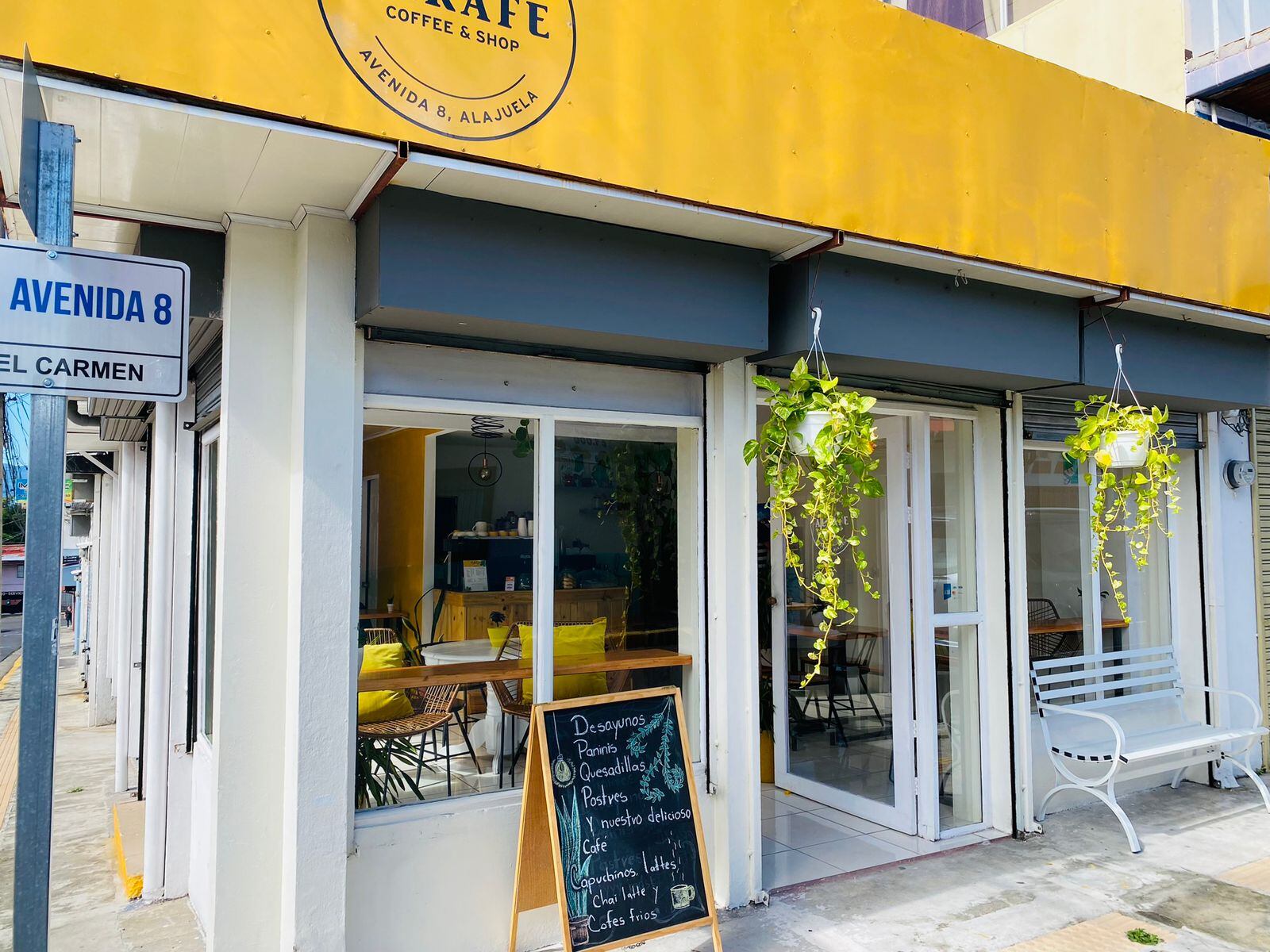 Roberto Martínez es periodista, nació en Nicaragua y se reencontró con Miss Universo Sheynnis Palacios el martes anterior en Costa Rica.