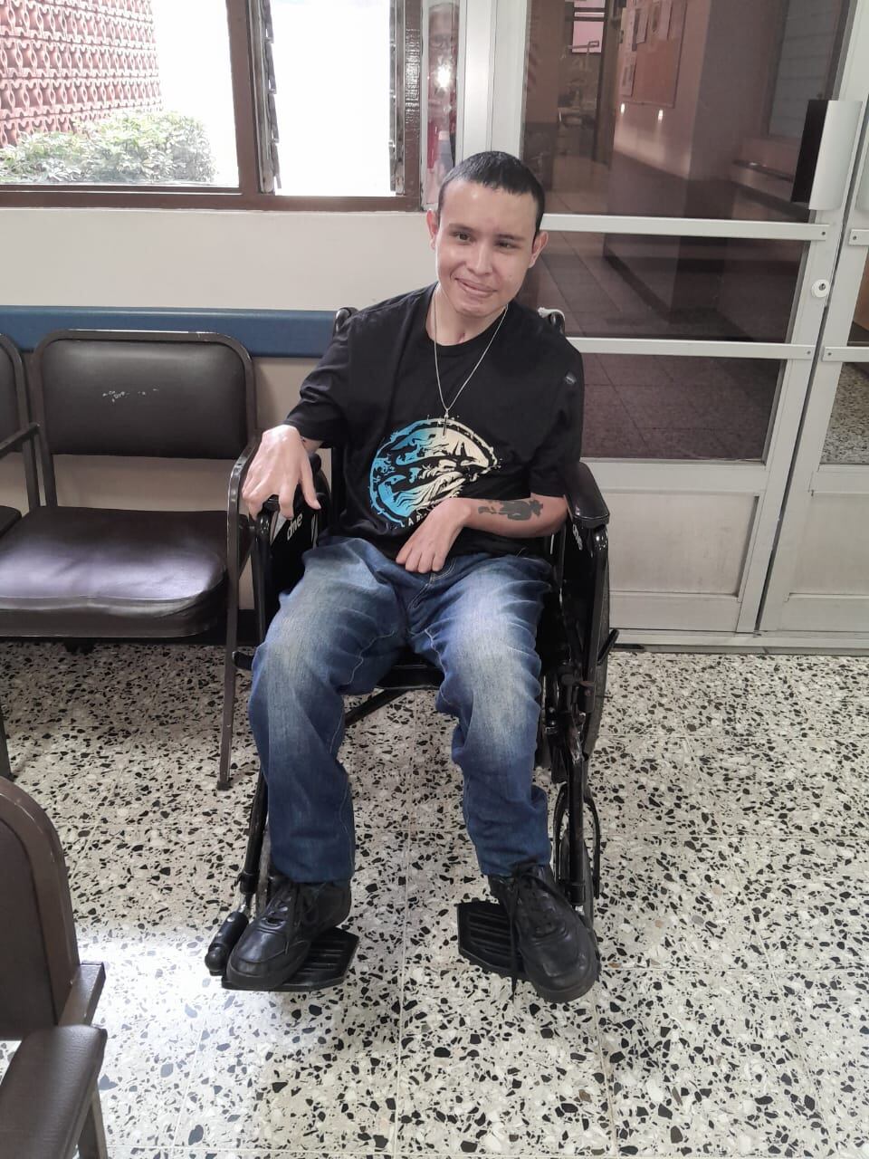 Jean Karlo Bejarano Mora, joven que sobrevivió a accidente en el que murieron 4 personas en el 2004.