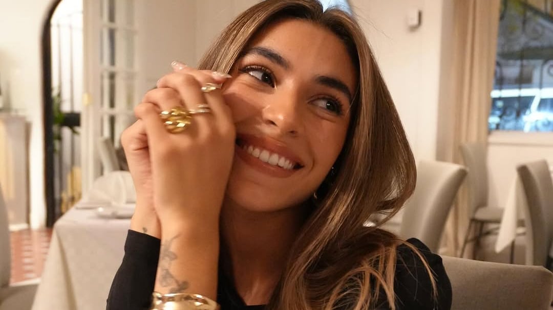 Kianny “Kiki” Berry se declaró afortunada por el Valentín que tiene en su vida y mientras se declaró así, presumió y lució sus curvas en un diminuto traje de baño.