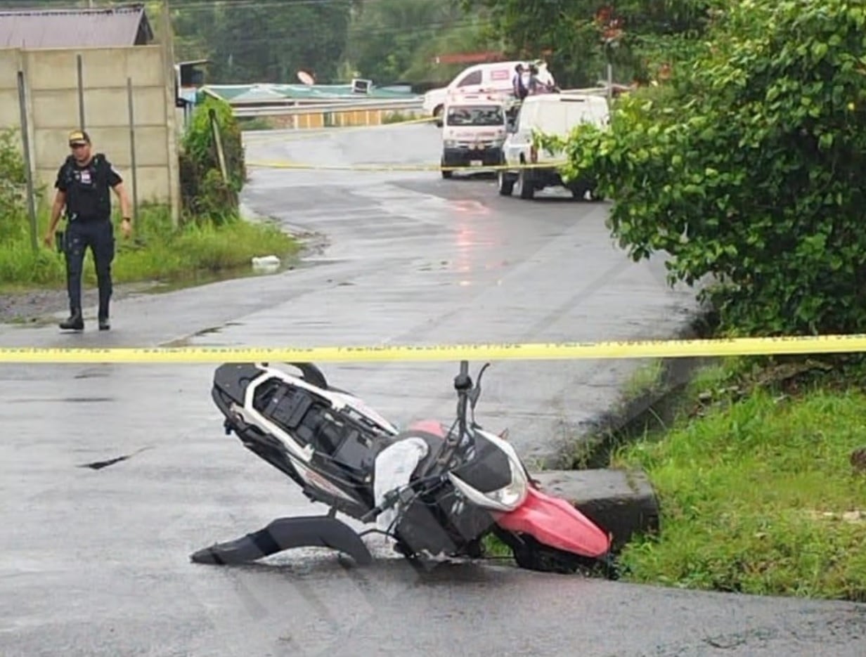 Esta es la moto que los sospechosos dejaron botada. Foto ANI.
