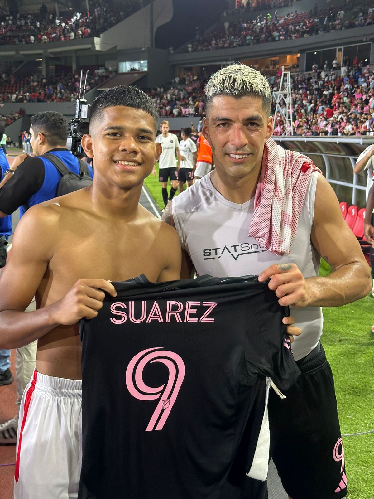 Intercambiar camiseta con Luis Suárez fue un sueño para Raheem Cuello. Foto: Cortesía Raheem Cuello