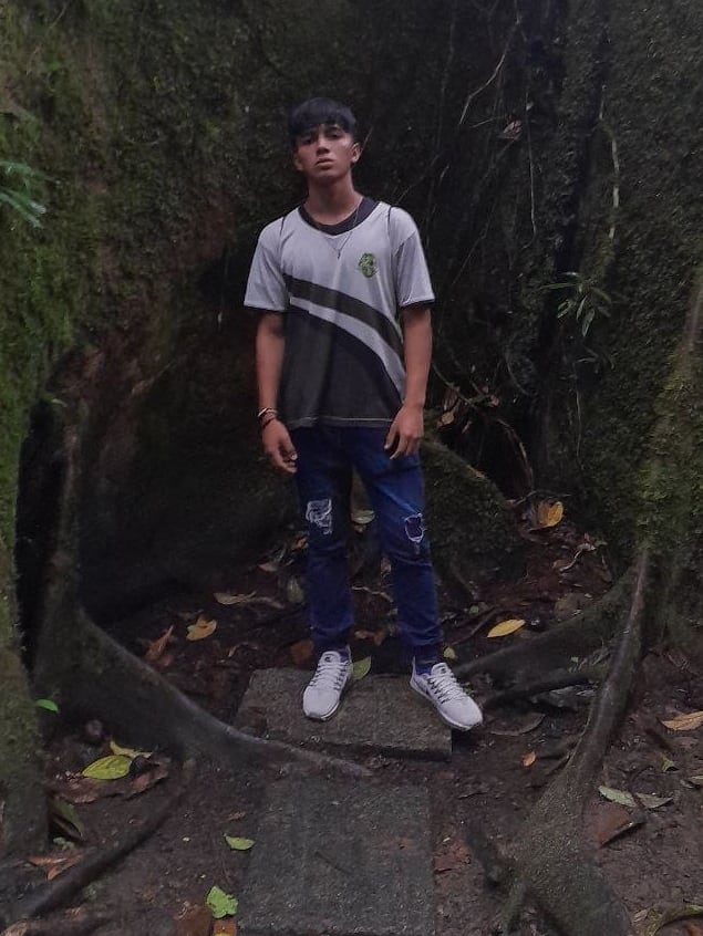 Brandon Ojeda Rivas tiene apenas 17 años y ya puede decir que es histórico porque nunca antes un vecino de Siquirres había logrado meterse entre los 15 mejores promedios del examen de admisión del Tecnológico de Costa Rica (TEC)