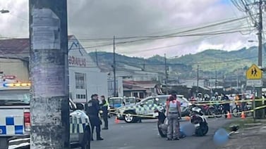 Violento tiroteo cobra la vida de dos hombres en Gravilias de Desamparados