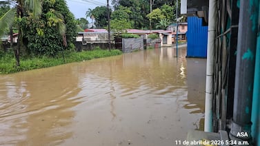 Fuertes lluvias causan inundaciones en distintos puntos de Limón