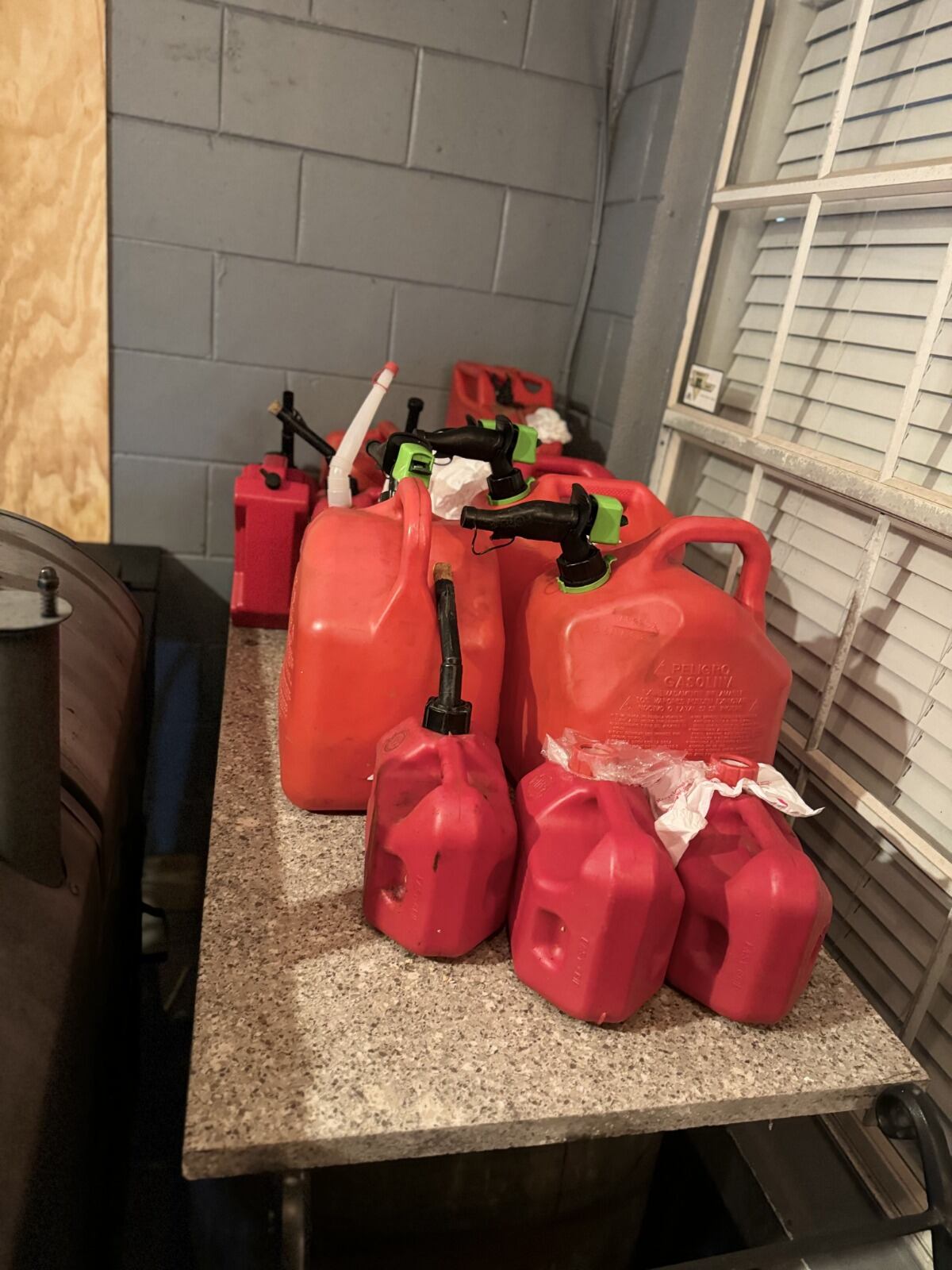 Eugenio Mora e Iria Rojas viven en Orlando y se preparan para los embates del huracán Milton