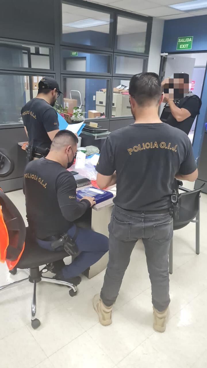 Allanamiento CTP y MOPT. Foto OIJ.