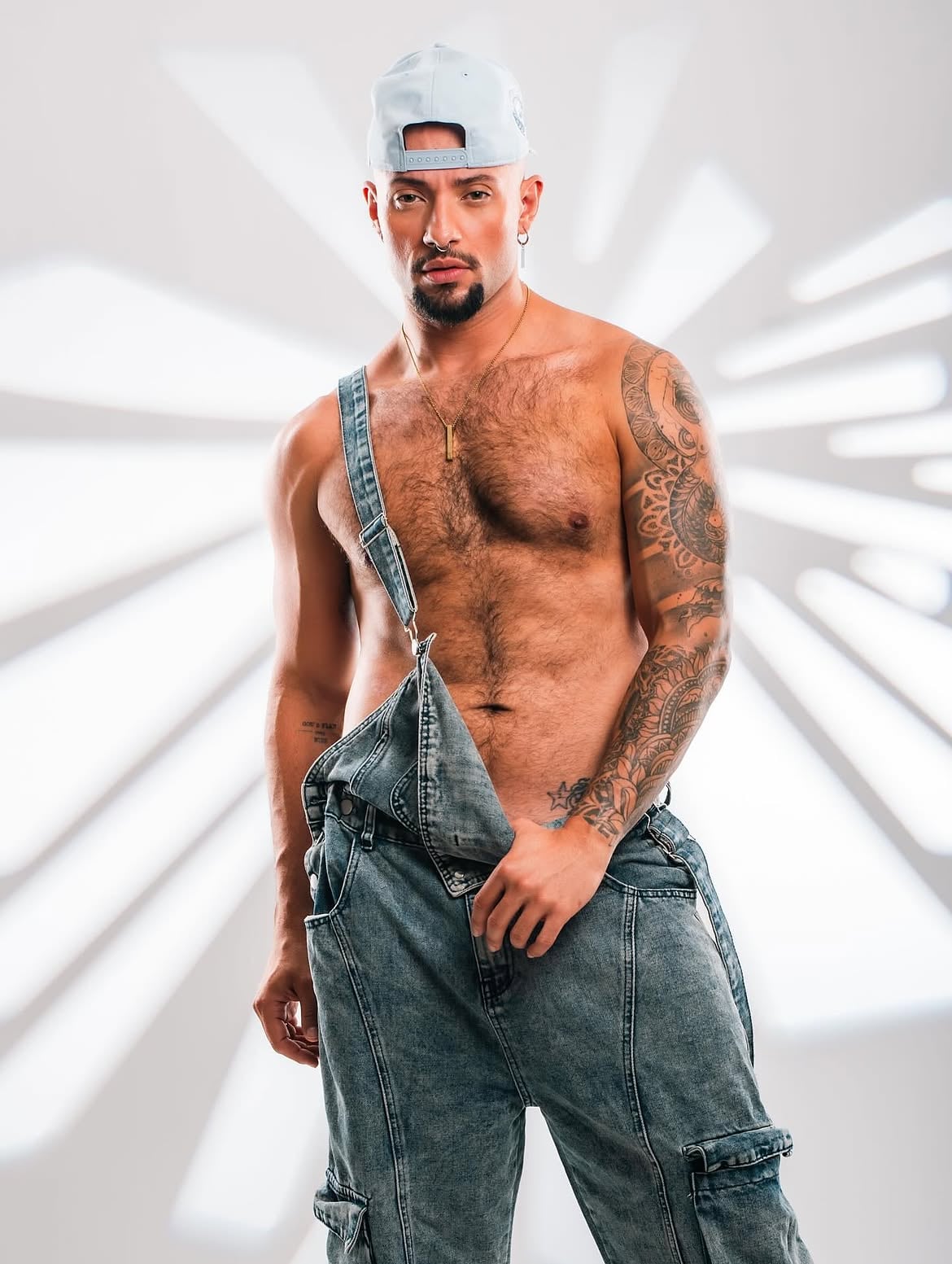 Bailarín costarricense Michael Rubí, quien es parte de los bailarines oficiales de Gloria Trevi en sus conciertos.