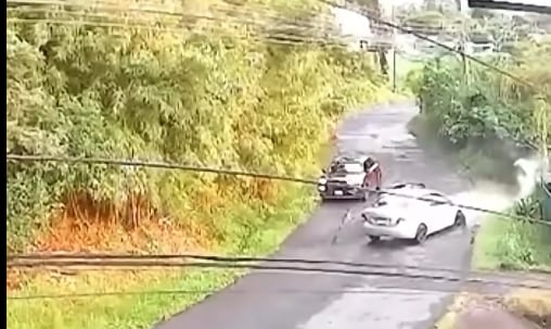 El conductor sospechoso se dio a la fuga tras el violento choque. Foto redes.