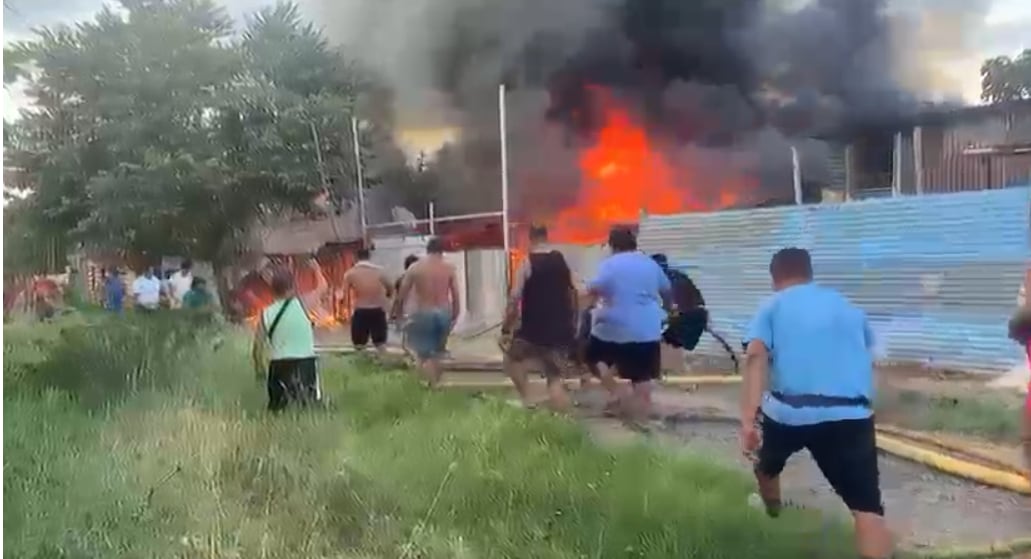 Dos familias se quedaron sin sus casas en Puntarenas