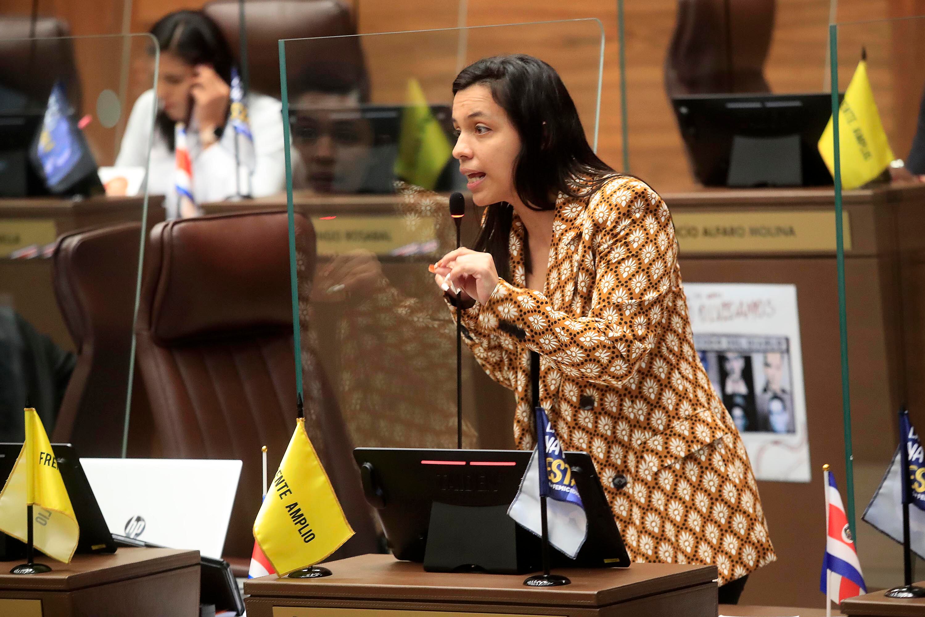 La diputada Sofía Guillén criticó a Rodrigo Chaves por jugar con el dolor de los damnificados.