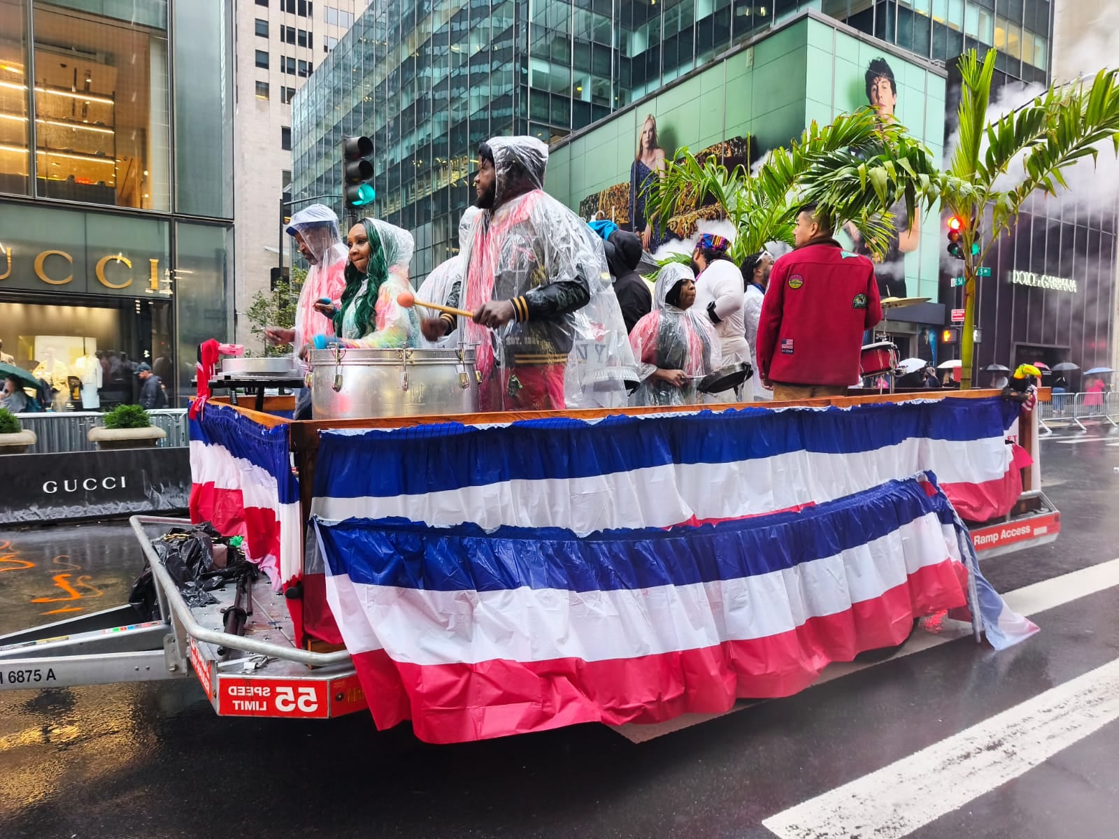 Costa Rica llevó un pedacito de su corazón hasta la emblemática Quinta Avenida de Nueva York este domingo 11 de octubre, durante el Desfile de la Hispanidad 2026, una oportunidad para mostrarle al mundo la riqueza de nuestras tradiciones y el orgullo de ser ticos.