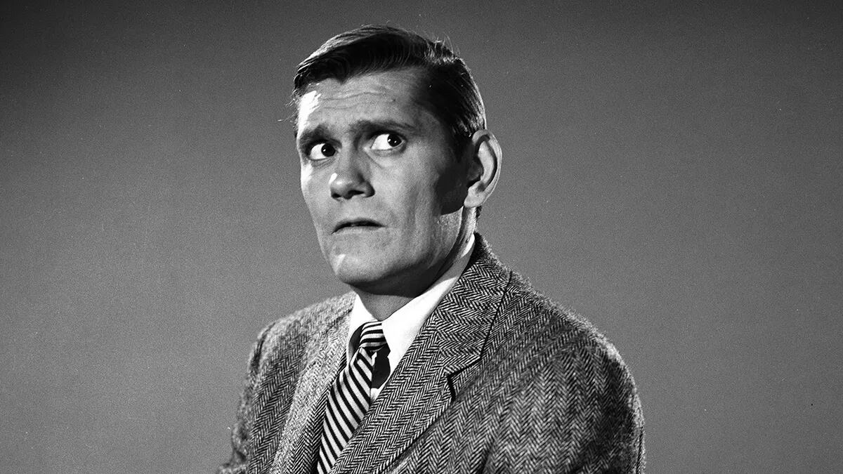El actor Dick York, recordado por la serie Hechizada, inició un deterioro físico irreversible tras sufrir una lesión espinal durante el rodaje de Héroes de barro(Photo Fox News