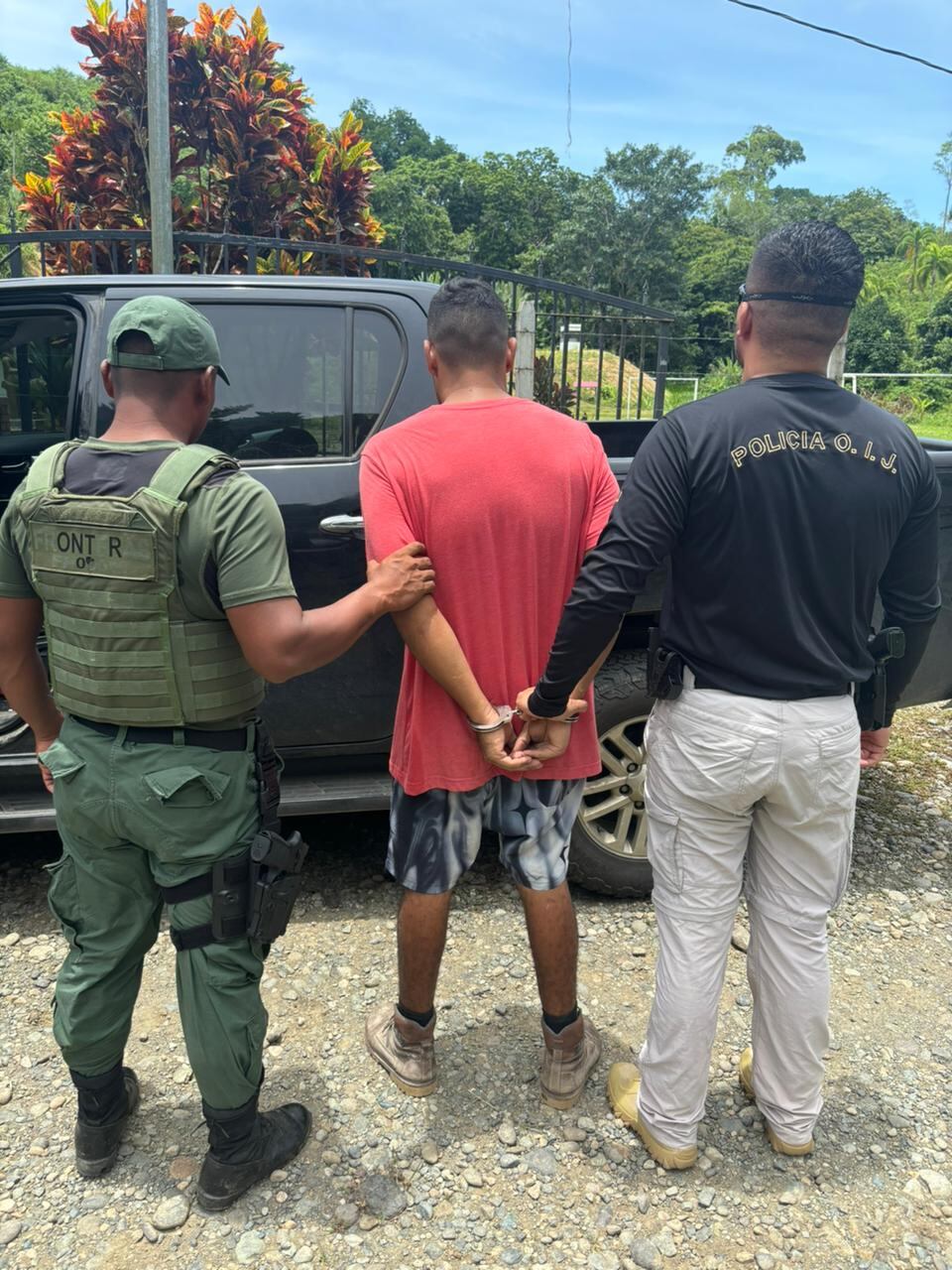 Dos hombres fueron detenidos por la Policía ellos tenían orden de captura activa