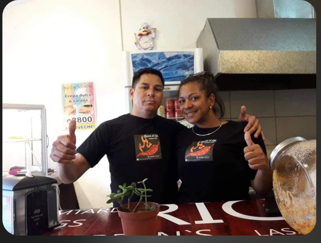 Patricia Espinoza Jackson (conocida como doña Jackson) y su esposo Leonardo Matarrita, creadores del famoso “Raicetty”, una mezcla explosiva entre el rice and beans y el paty tradicional