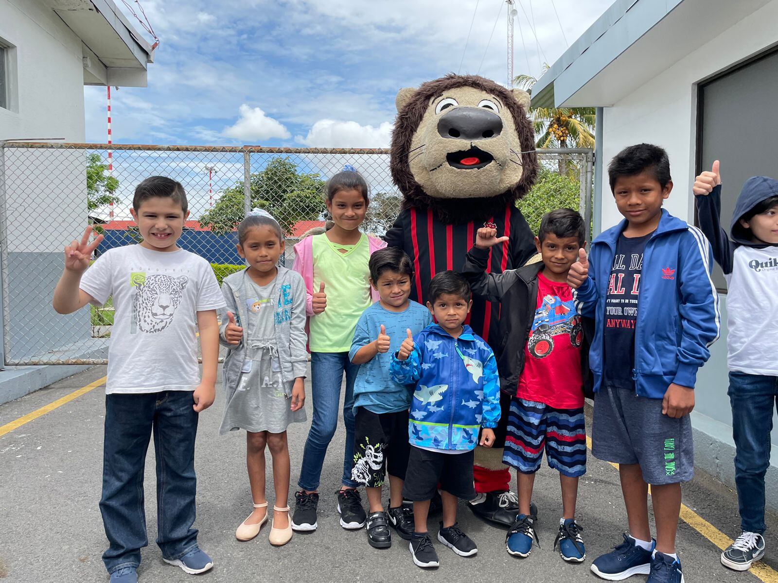 Policías cumplieron anhelo de niño que sueña ser piloto. Foto MSP.