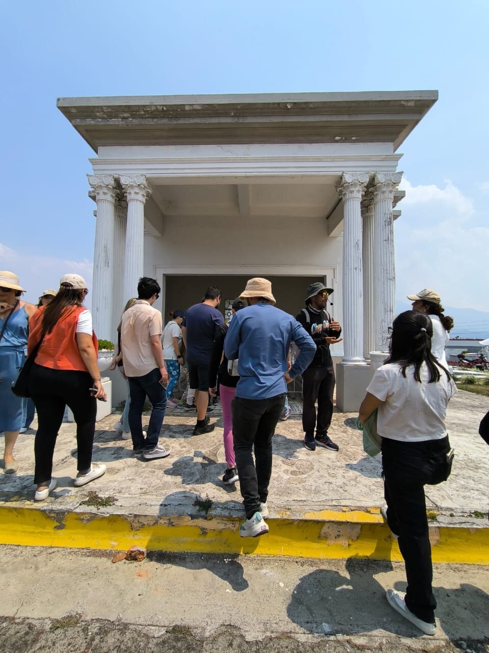 Caminata por San José lo lleva a conocer los secretos del Cementerio General.