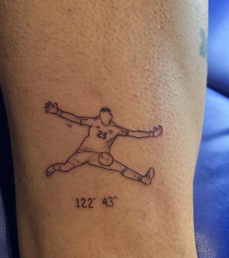 El jugador Alejandro "Papu" Gómez se tatuó a su compañero, el Dibu Martínez. Instagram.