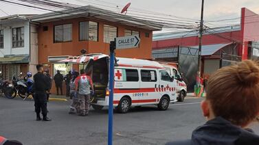 Violento asalto en una barbería dejó a dos hombres heridos de gravedad
