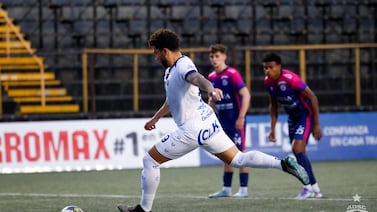 ¡Qué locura de noche! El San Carlos de Paté Centeno sobrevive a un partido de infarto y siete goles