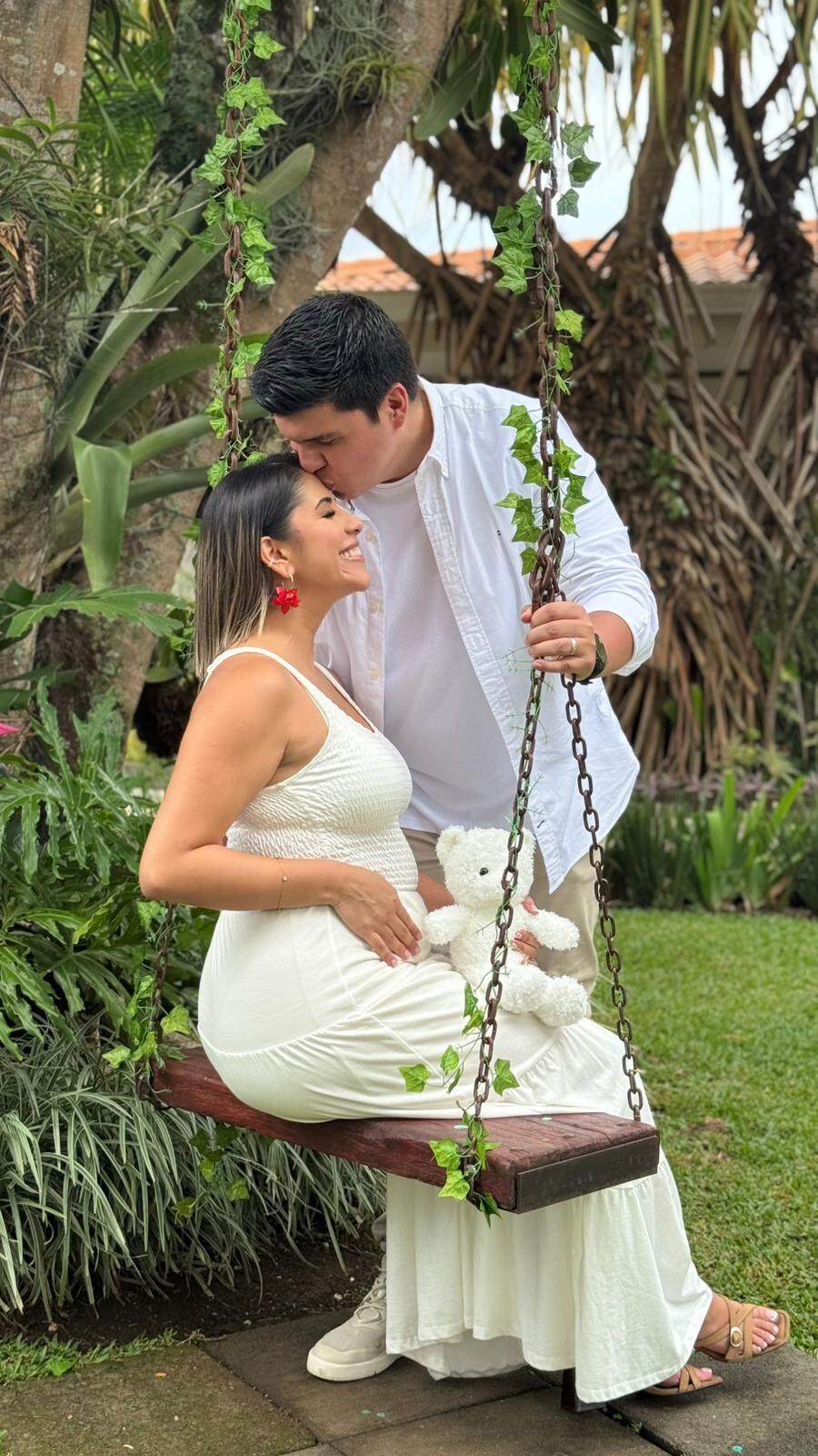 Periodistas Gabriela Durán y Kevin Barrantes esperan su primera hija