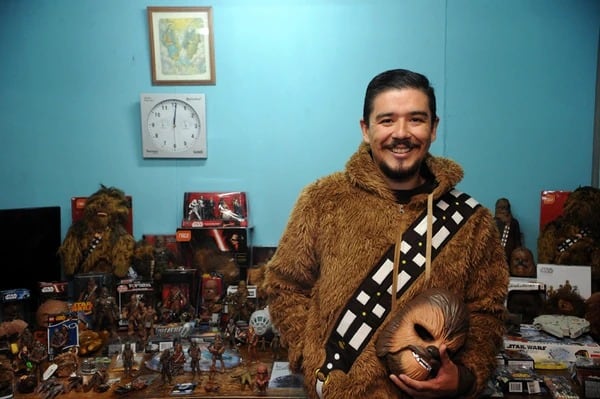 El ministerio de Salud, la Caja y el Mopt, aprovecharon el 4 de mayo, Día Mundial de la Guerra de las Galaxias, para mandar un mensaje de prevención usando personajes de esas películas. En la foto Christopher Camacho.