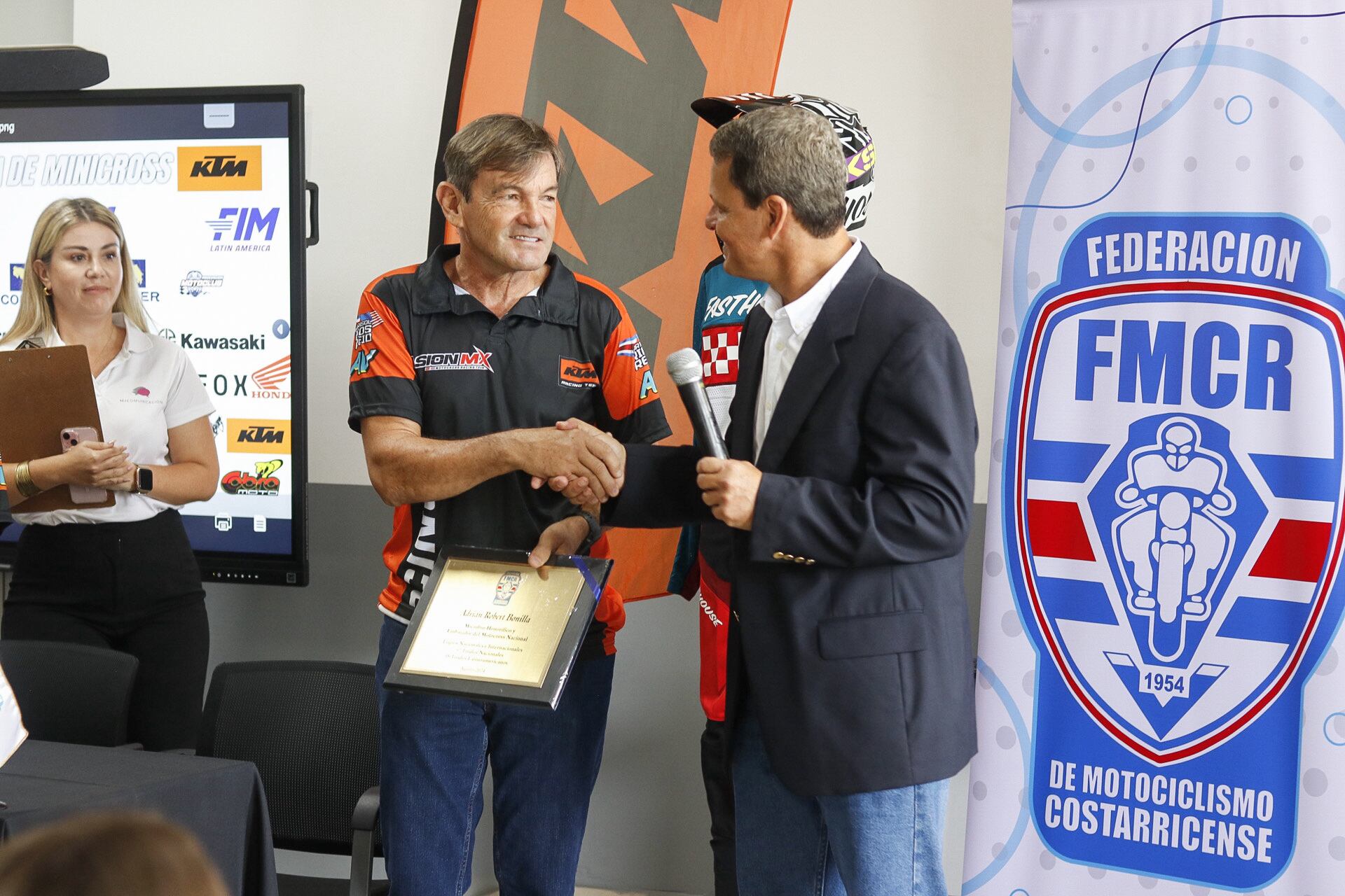 06/08/2024. Conferencia de prensa de Motocross en el Estadio Nacional. Fotografía: Lilly Arce. En la fotografía:  
Alberto Antillón Apel, Katia Gutiérrez, Bryan Solano, Marisol Ríos, Adrián Bonilla.