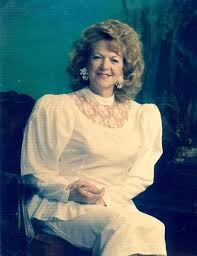 Tía Flory podría ser declarada benemérica