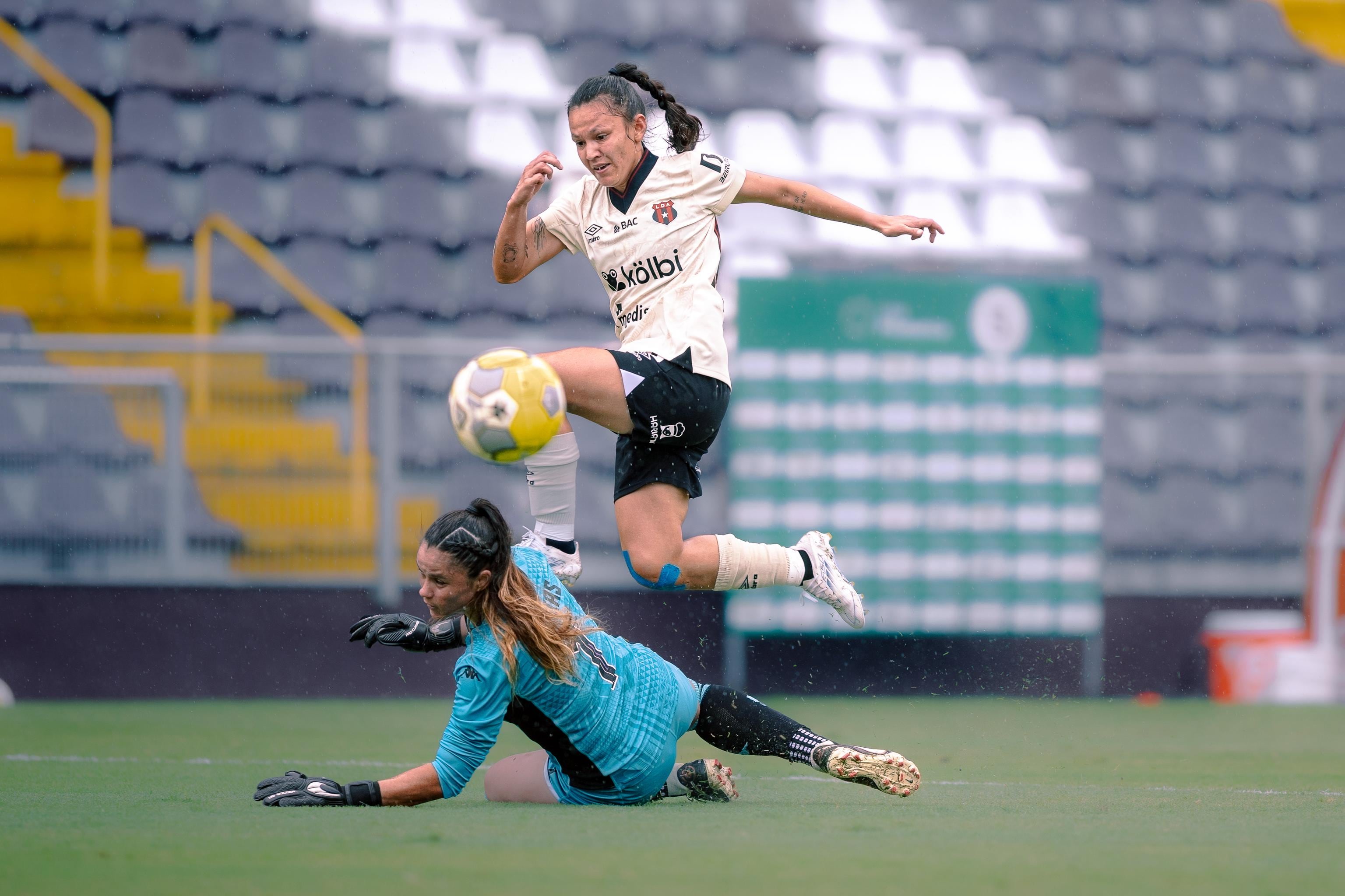 Clásico femenino: Saprissa vs Alajuelense. Prensa LDA.