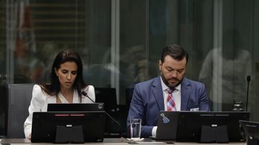 A la esposa de Leonel Baruch le dieron duro en la Asamblea Legislativa