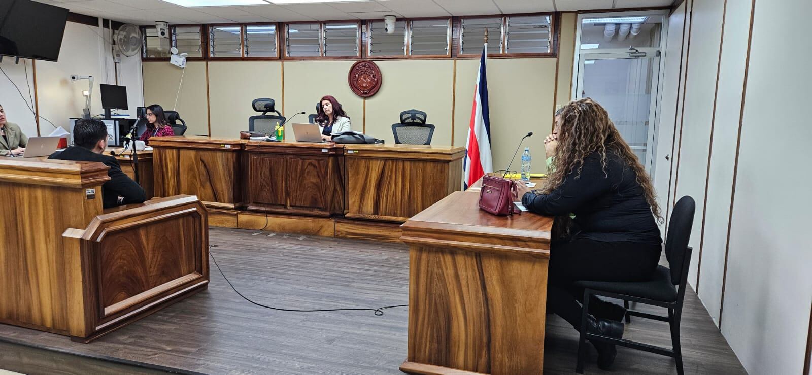 Esta es una de las fotografías del juicio por las amenazas que sufrió el diputado Ariel Robles.