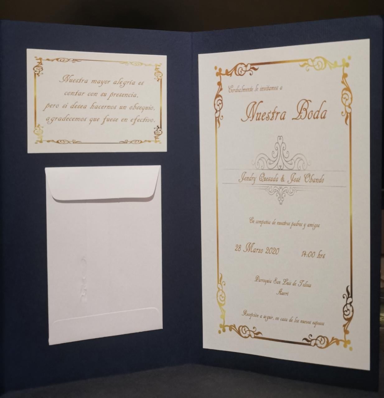 Jendry Quesada Ulloa se iba a casar con José Andrés Obando Díaz el 28 de marzo pero el coronavirus se paseó en la boda. En la foto los acompañan sus hijos, Aidan Julián, de 9 años, Diana Yariela, de 12 años (sueta azul) y Reichel Naomy, de 10 años.