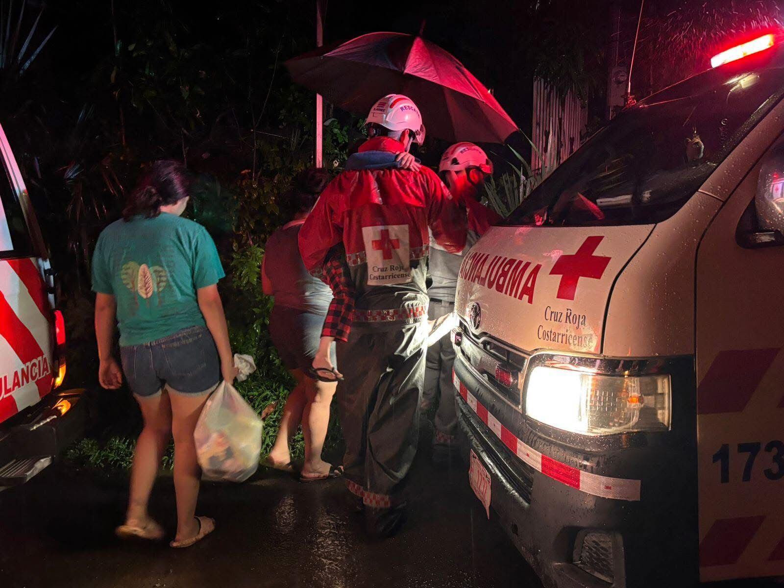 Vientos huracanados y fuertes lluvias provocaron emergencias en Sardinal