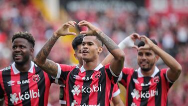 Jugador de Alajuelense relató el gran susto que se llevó debido a un golpazo