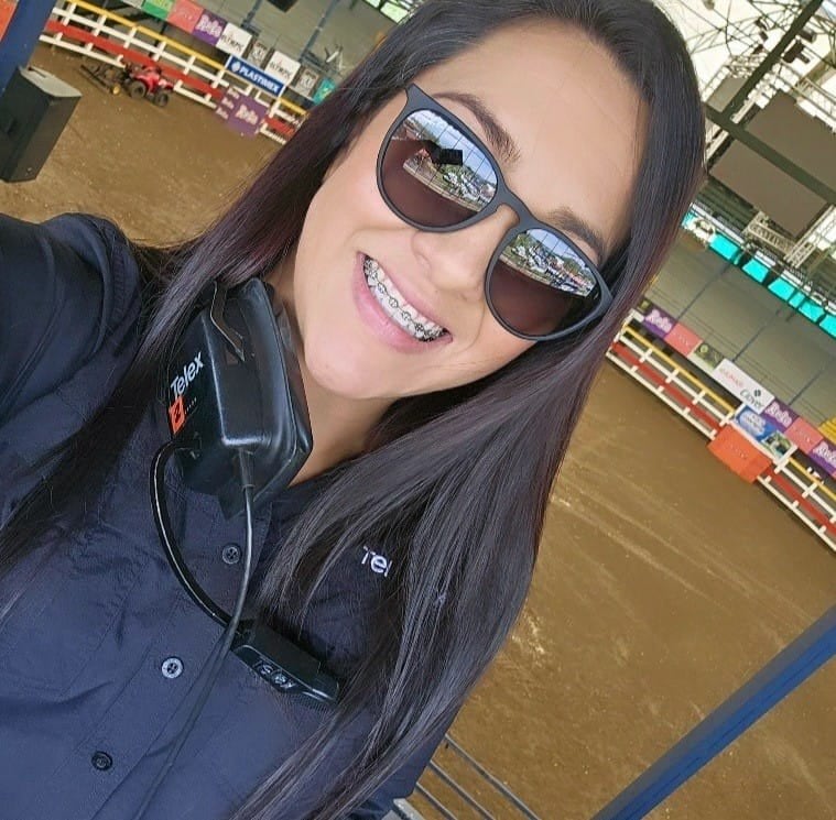 La productora de canal 7, Evelyn Durán, habló por primera vez de su historia de amor con Carlos Álvarez, una relación que formalizarán este 2025 cuando se casen.