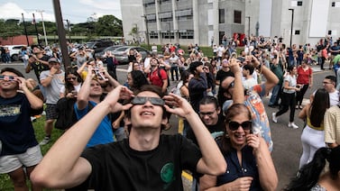 Así viene el 2024: Bisiesto, año chino del Dragón de Madera, 4 eclipses y “un muy mal año para el amor”